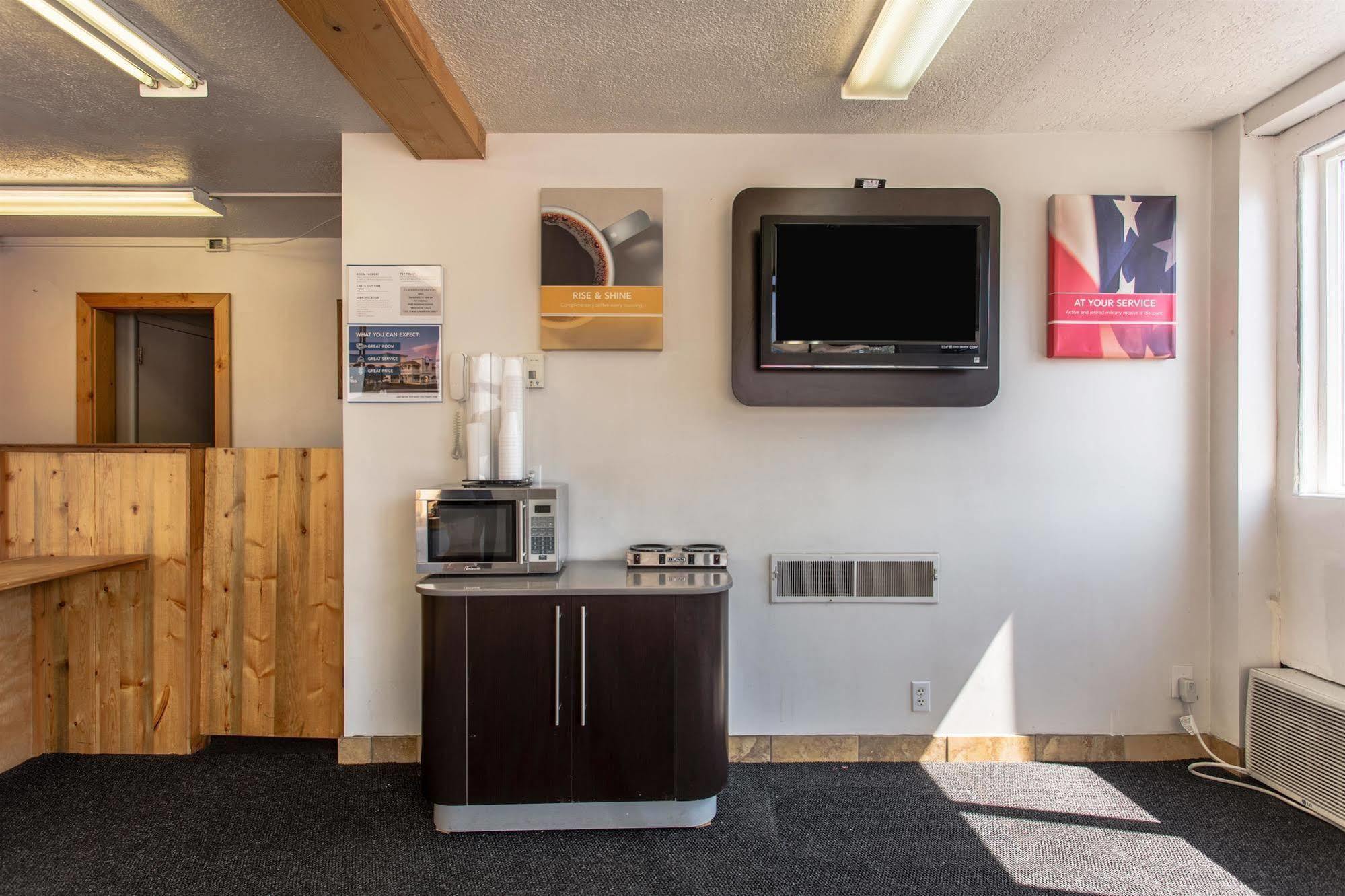 Budget Inn Missoula East Экстерьер фото