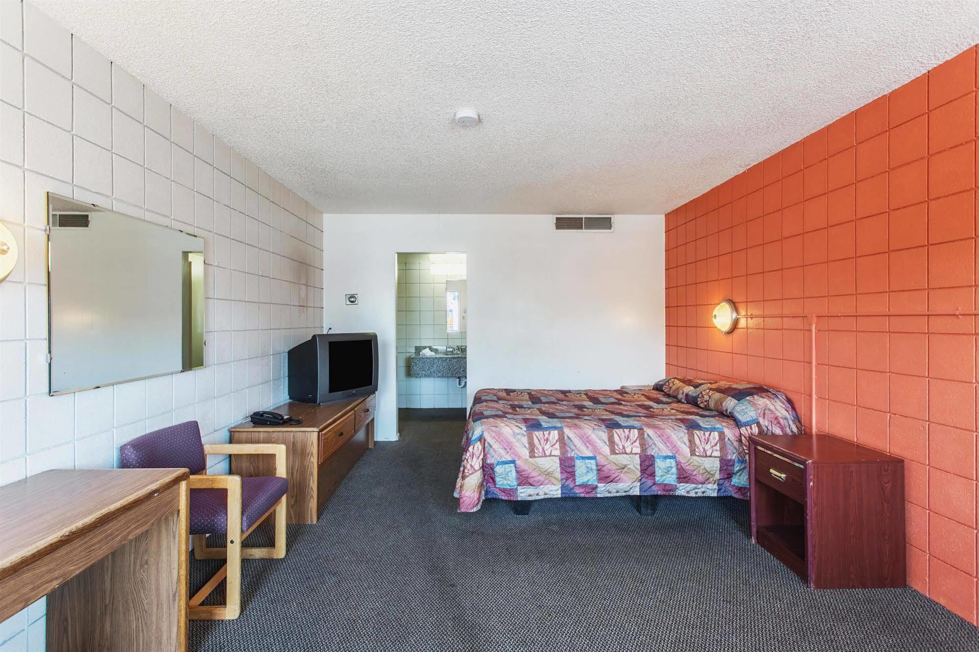 Budget Inn Missoula East Экстерьер фото