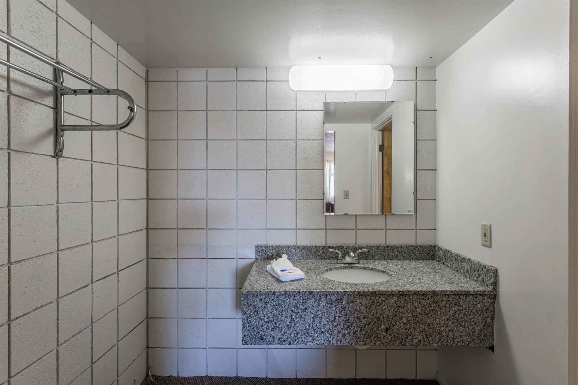 Budget Inn Missoula East Экстерьер фото