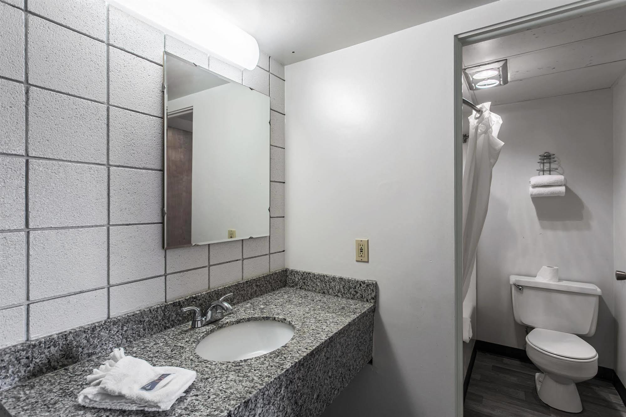 Budget Inn Missoula East Экстерьер фото